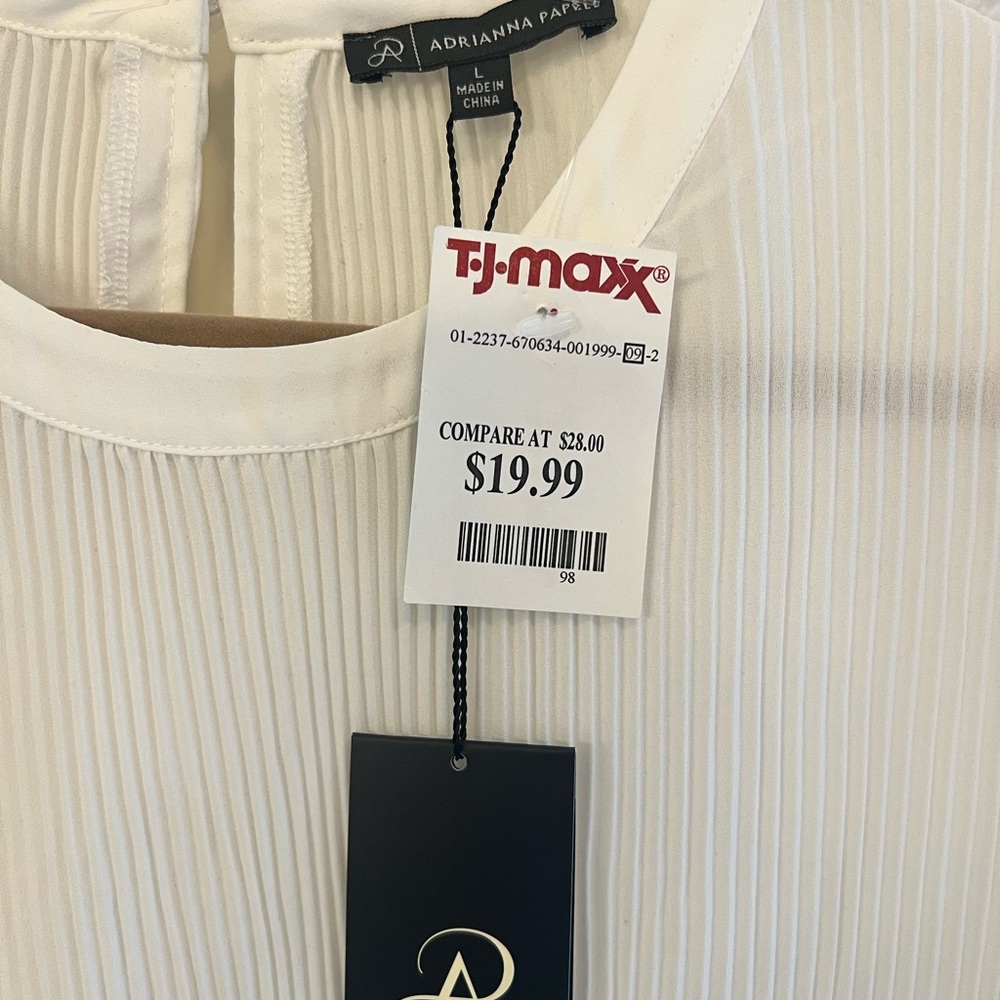 Adrianna Papell White Pleated Blouse - Picture 3 of 3
